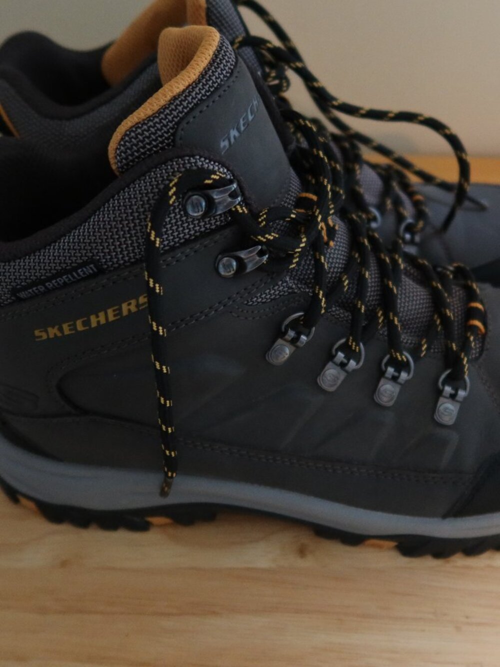 Skechers Relment Paggett Hiking Boots Size 9.5 Like New